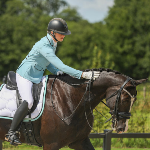 QUUR wedstrijdjasje & Horsegear zadeldek