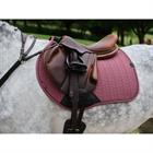 Zadeldek LeMieux Essence Jump Square Donkerroze