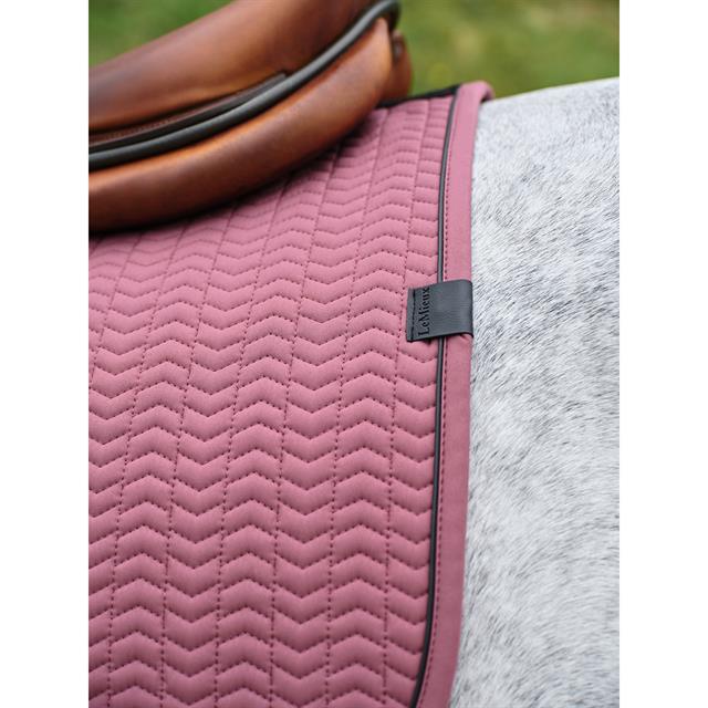 Zadeldek LeMieux Essence Jump Square Donkerroze